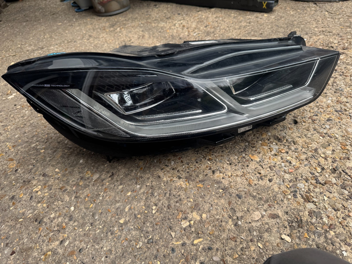 JAGUAR I-PACE X590 HEADLIGHT FULL LED HIGH LT RIGHT M9D313W029GE 2024 Scratched