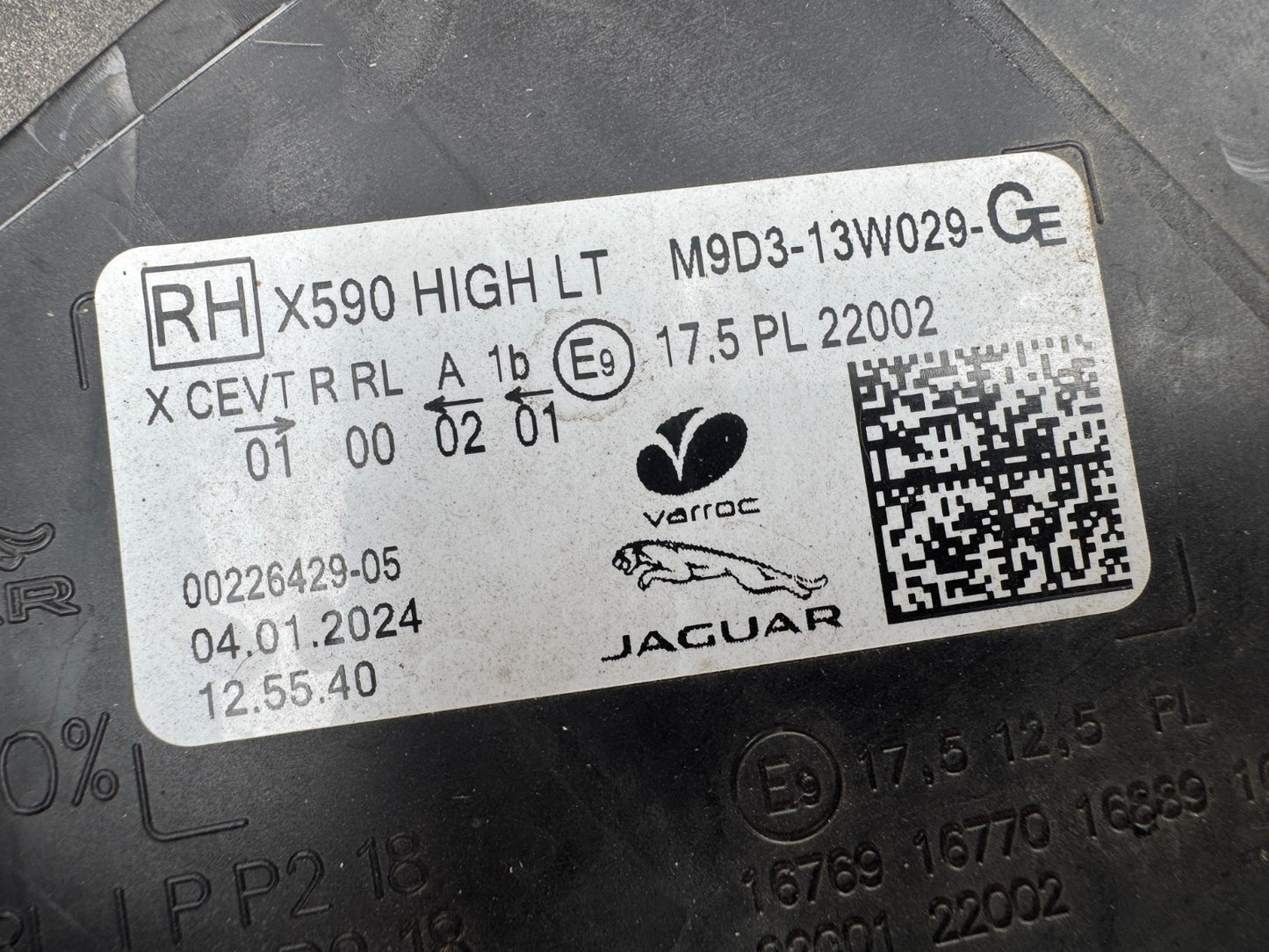 JAGUAR I-PACE X590 HEADLIGHT FULL LED HIGH LT RIGHT M9D313W029GE 2024 Scratched
