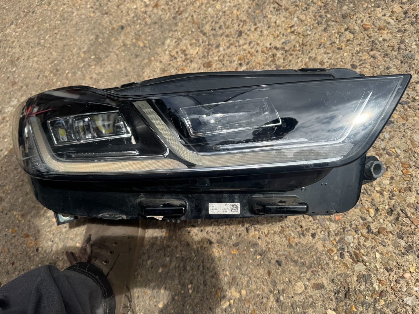 JAGUAR I-PACE X590 HEADLIGHT FULL LED HIGH LT RIGHT M9D313W029GE 2024 Scratched