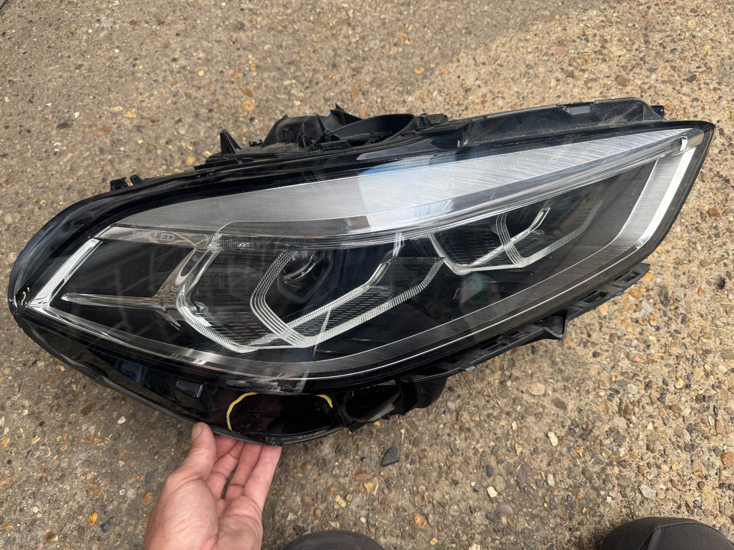 BMW 1 SERIES M SPORT F40 20-24 HEADLIGHT HEADLAMP 5A1E058-04 DAMAGED