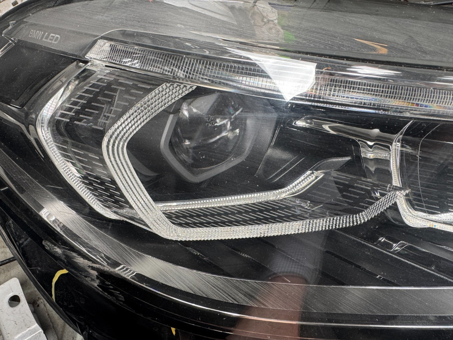 BMW 1 SERIES M SPORT F40 20-24 HEADLIGHT HEADLAMP 5A1E058-04 DAMAGED