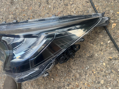 TOYOTA COROLLA E21 LEFT SIDE HEADLIGHT  GENUINE 81150-02T00 DAMAGED