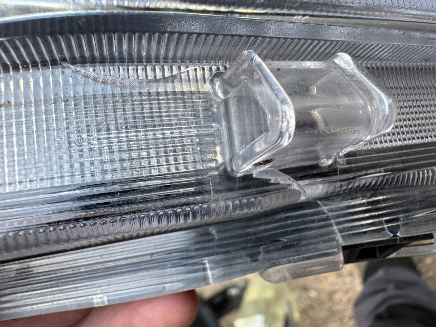TOYOTA COROLLA E21 LEFT SIDE HEADLIGHT  GENUINE 81150-02T00 DAMAGED