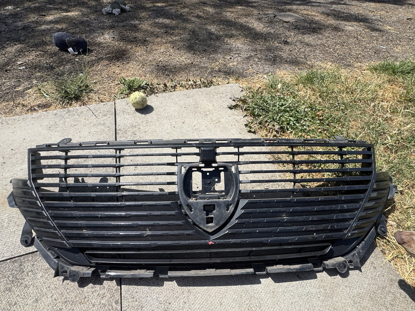 CRACKED!! PEUGEOT 308 MK3 2022 FRONT GRILLE 9838035380