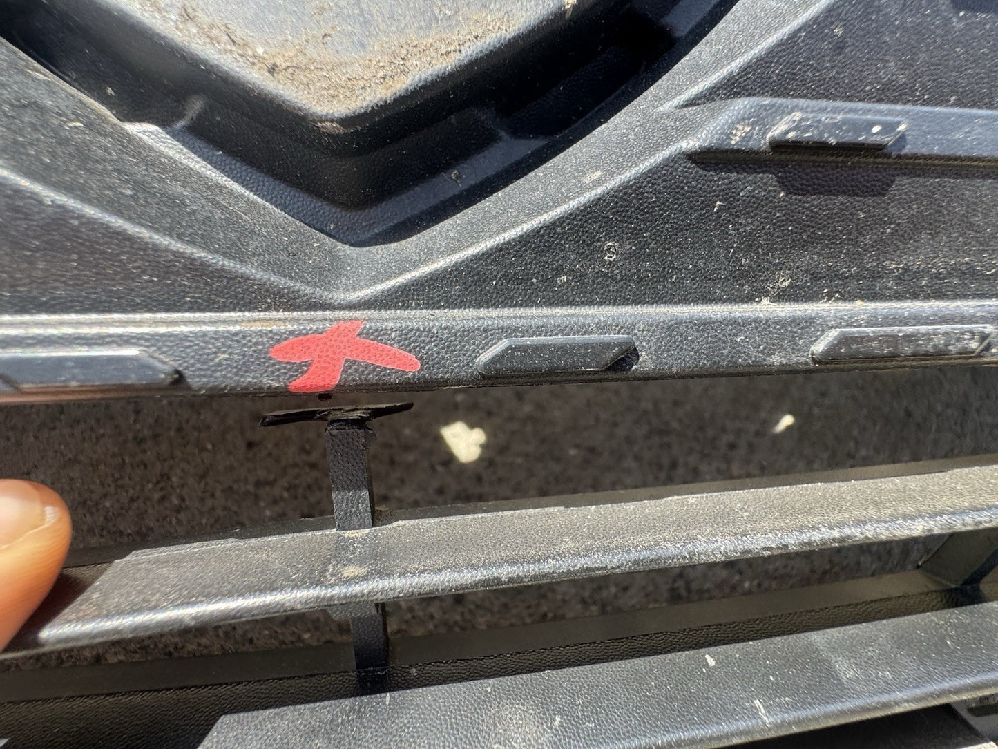 CRACKED!! PEUGEOT 308 MK3 2022 FRONT GRILLE 9838035380