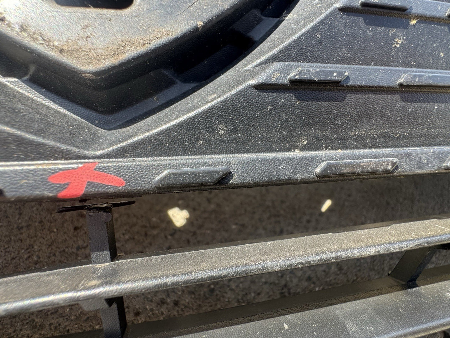 CRACKED!! PEUGEOT 308 MK3 2022 FRONT GRILLE 9838035380