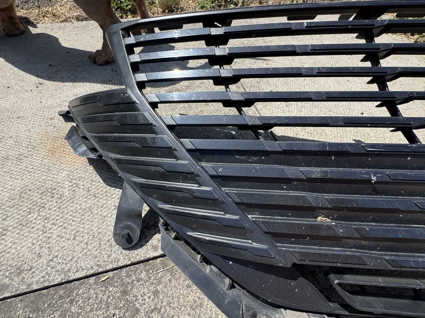 CRACKED!! PEUGEOT 308 MK3 2022 FRONT GRILLE 9838035380