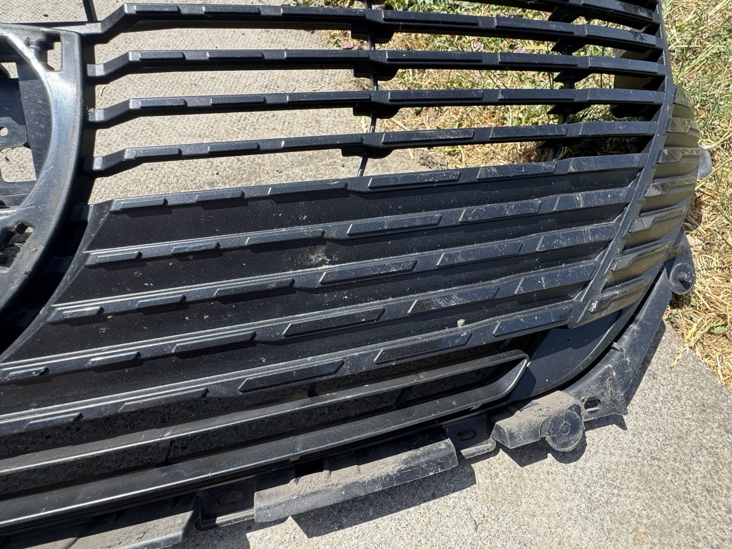 CRACKED!! PEUGEOT 308 MK3 2022 FRONT GRILLE 9838035380