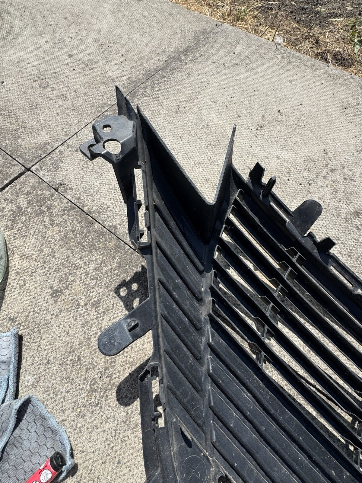 CRACKED!! PEUGEOT 308 MK3 2022 FRONT GRILLE 9838035380
