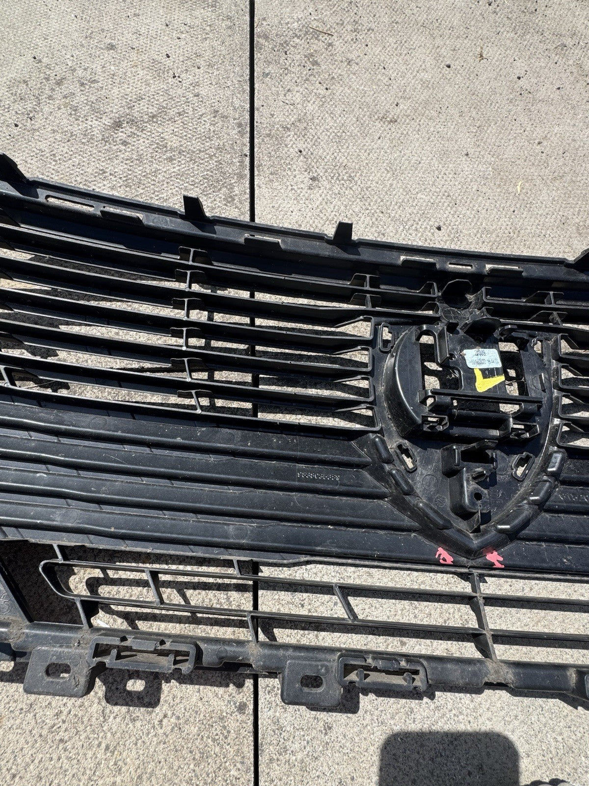CRACKED!! PEUGEOT 308 MK3 2022 FRONT GRILLE 9838035380