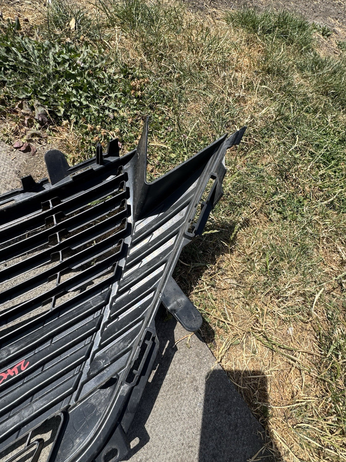 CRACKED!! PEUGEOT 308 MK3 2022 FRONT GRILLE 9838035380