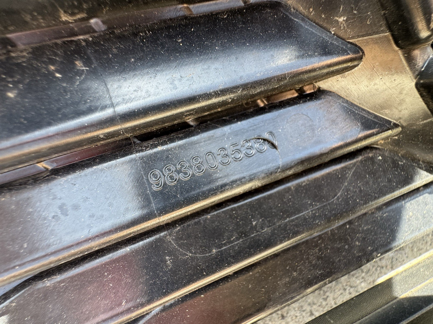 CRACKED!! PEUGEOT 308 MK3 2022 FRONT GRILLE 9838035380