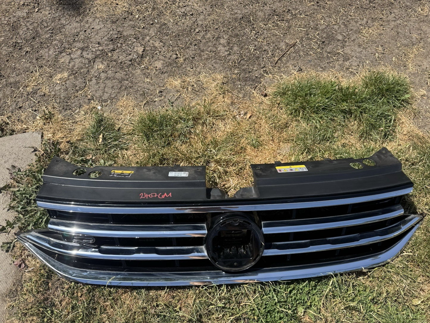 Volkswagen Tiguan R Line front bumper grill 2020-2024 SUV Genuine 5NA853651BF