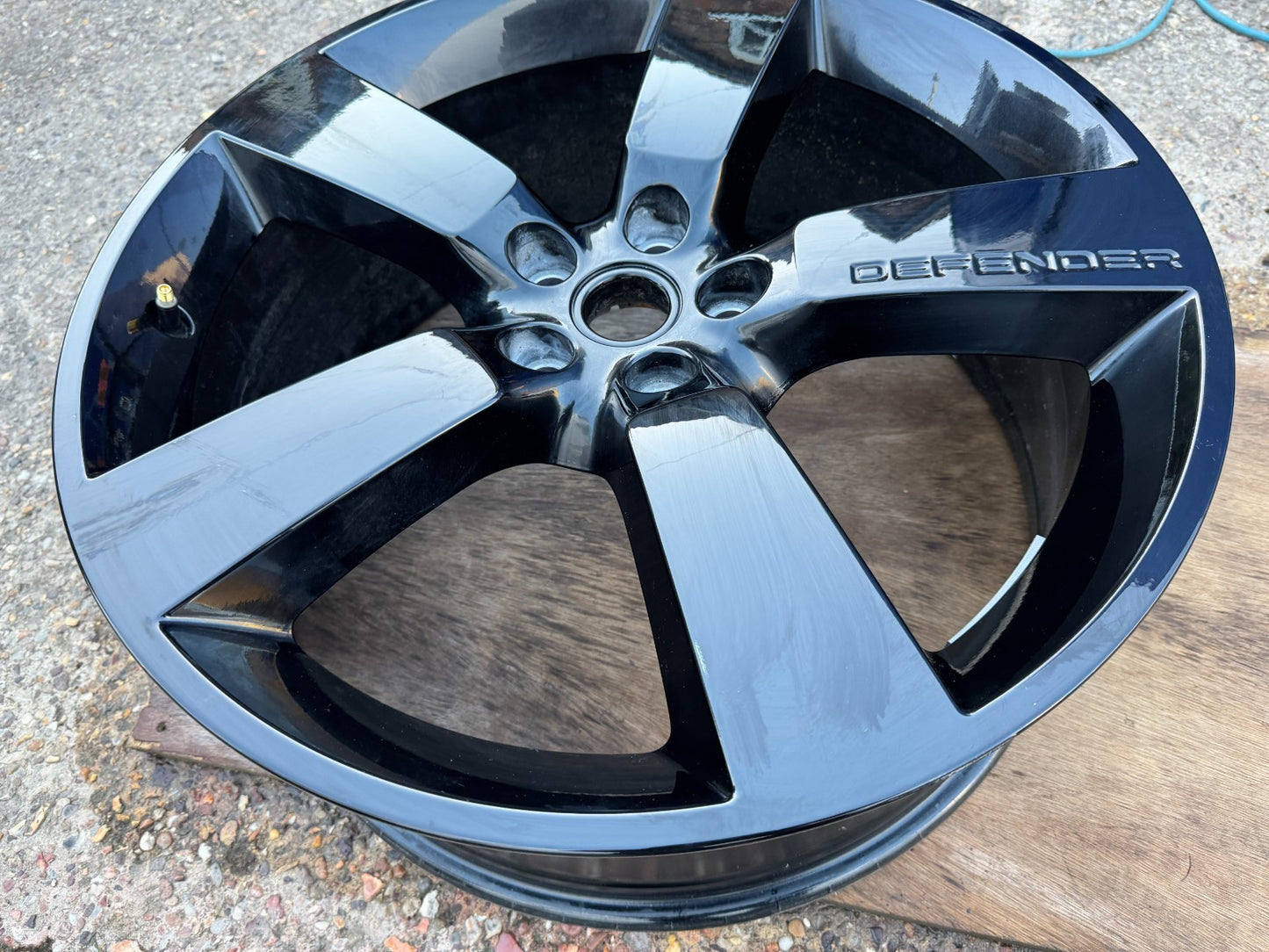2025 22" Genuine Land Rover Defender Style 5098 Alloy Light Scratches