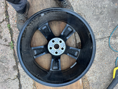 2025 22" Genuine Land Rover Defender Style 5098 Alloy Light Scratches