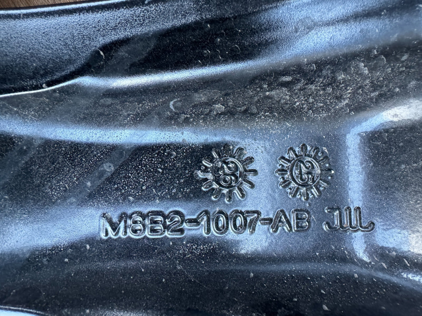 2025 22" Genuine Land Rover Defender Style 5098 Alloy Light Scratches