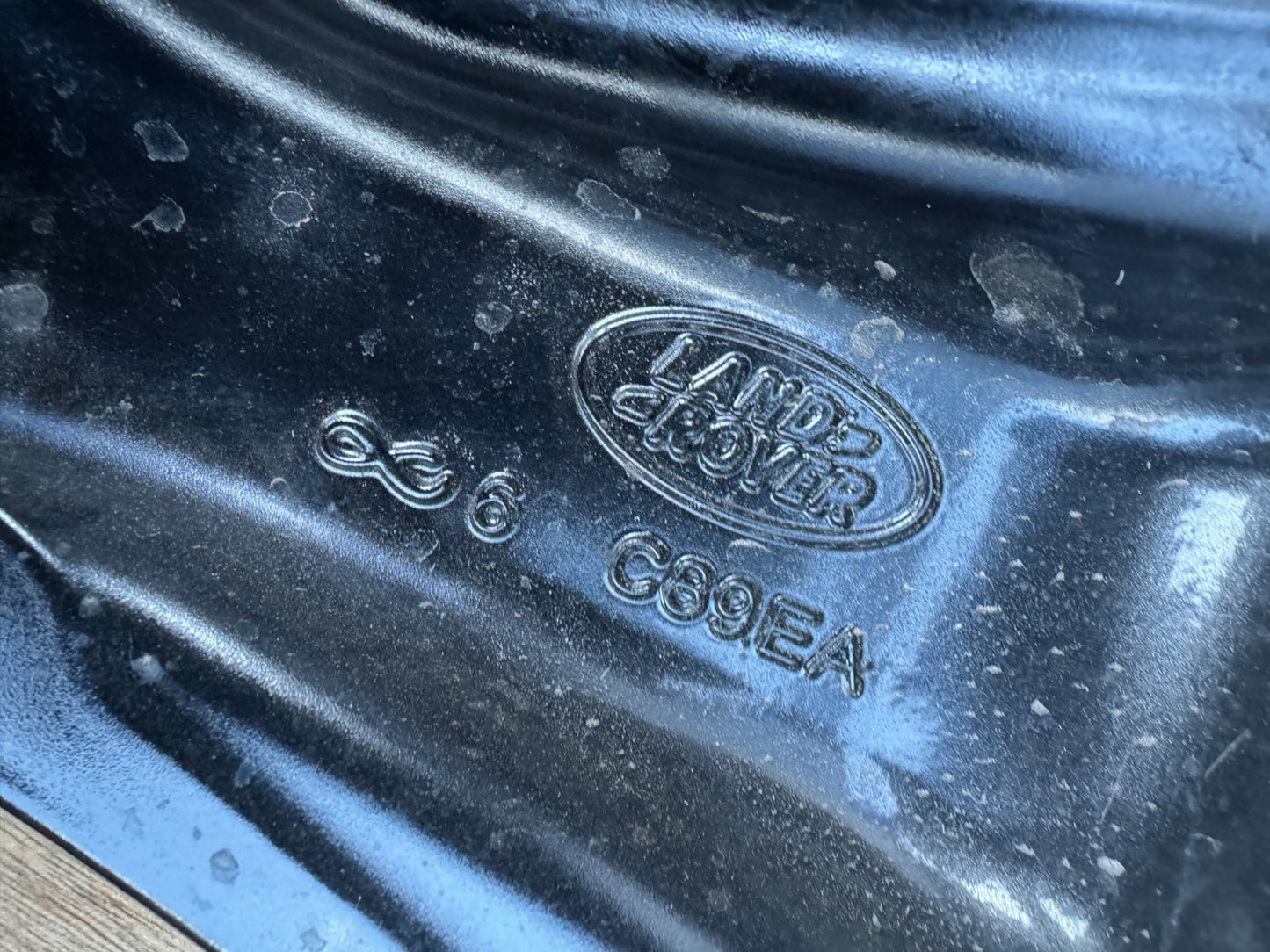 2025 22" Genuine Land Rover Defender Style 5098 Alloy Light Scratches
