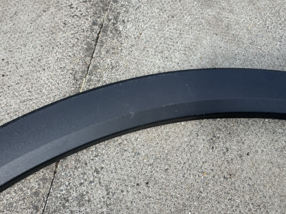 CRACKED! 5LJ 854 732 volkswagen fender trim 2023on