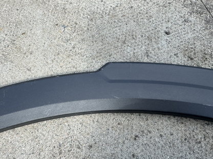 CRACKED! 5LJ 854 732 volkswagen fender trim 2023on