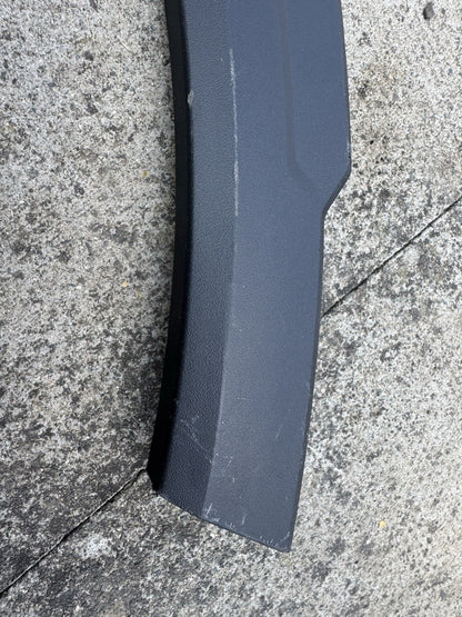 CRACKED! 5LJ 854 732 volkswagen fender trim 2023on