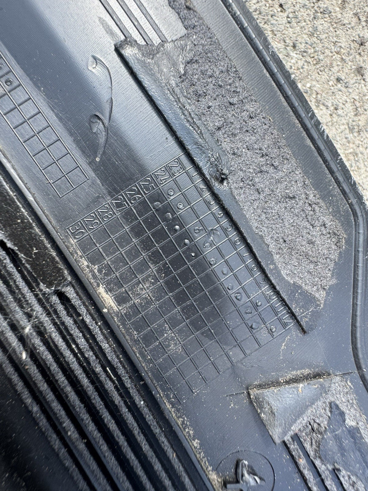 CRACKED! 5LJ 854 732 volkswagen fender trim 2023on