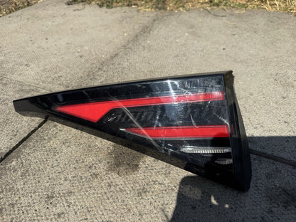 92404r2700 KIA SPORTAGE V LIFT LEFT LAMP IN THE TAILGATE