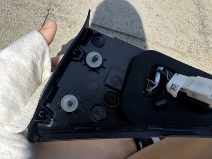 92404r2700 KIA SPORTAGE V LIFT LEFT LAMP IN THE TAILGATE