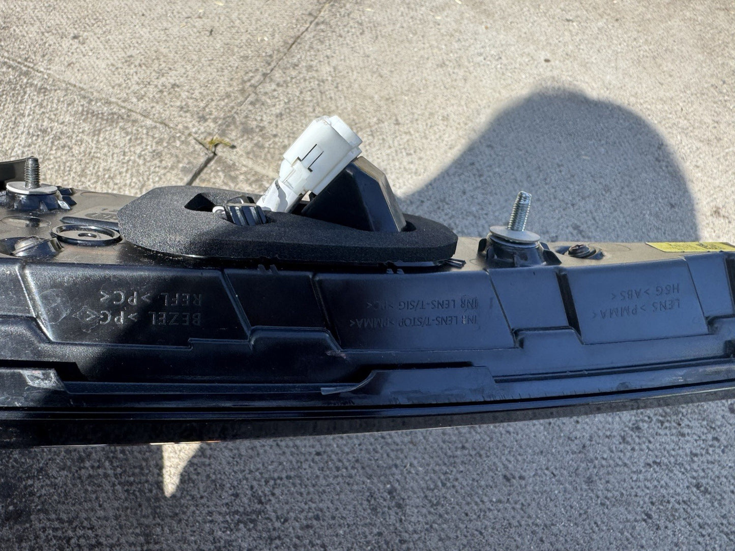 92404r2700 KIA SPORTAGE V LIFT LEFT LAMP IN THE TAILGATE