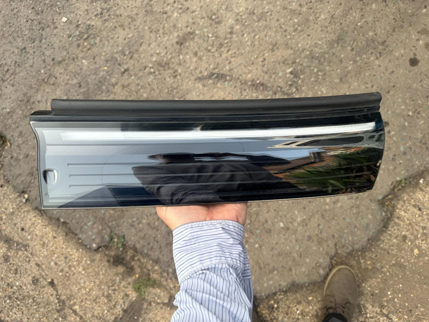 VW TIGUAN MK3 2024 FRONT LEFT SIDE LED DRL LIGHT RADIATOR GRILL GRILLE 571941653