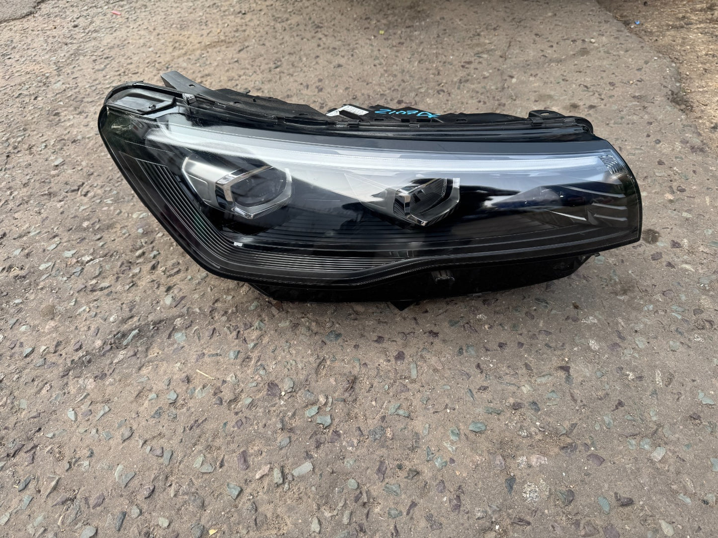 VOLKSWAGEN TIGUAN MK3 DRIVER SIDE RIGHT LED HEADLIGHT GENUINE 572941036C DAMAGED