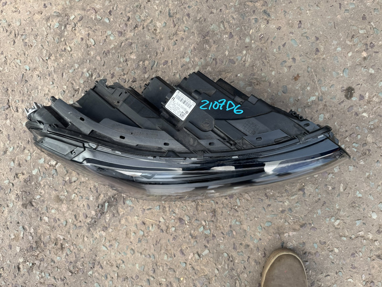 VOLKSWAGEN TIGUAN MK3 DRIVER SIDE RIGHT LED HEADLIGHT GENUINE 572941036C DAMAGED