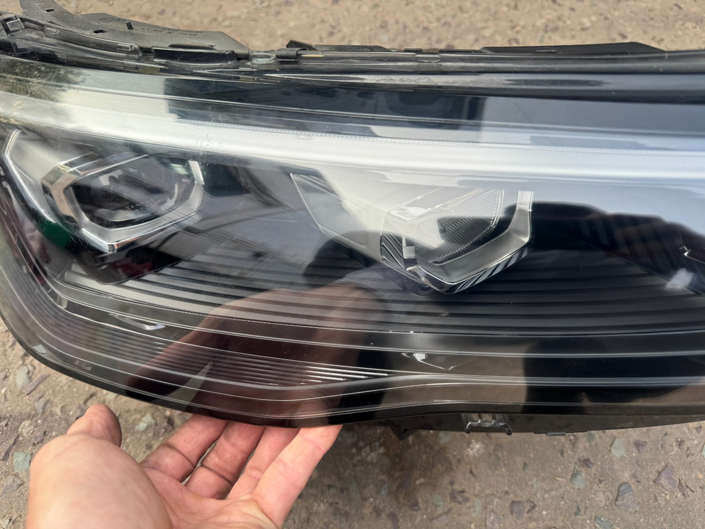 VOLKSWAGEN TIGUAN MK3 DRIVER SIDE RIGHT LED HEADLIGHT GENUINE 572941036C DAMAGED