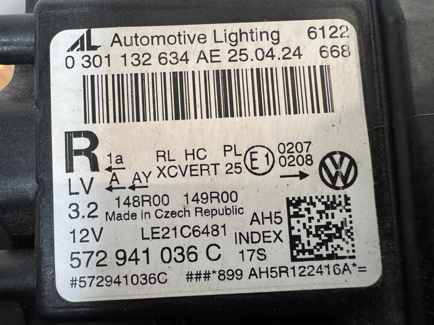 VOLKSWAGEN TIGUAN MK3 DRIVER SIDE RIGHT LED HEADLIGHT GENUINE 572941036C DAMAGED