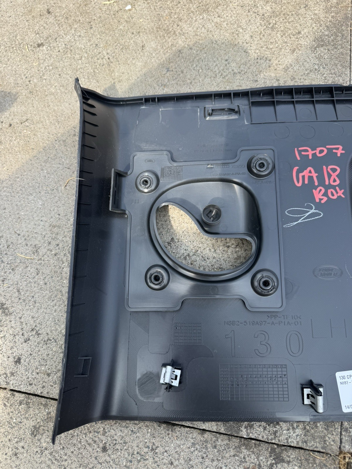 L8B2519A97 Land Rover LH panel