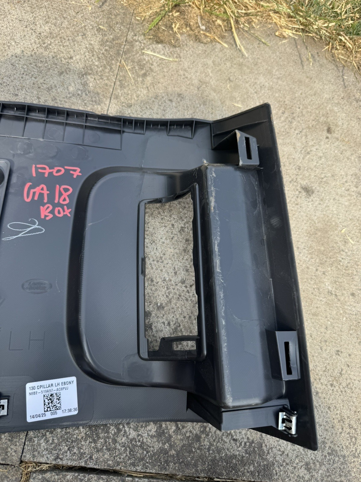 L8B2519A97 Land Rover LH panel