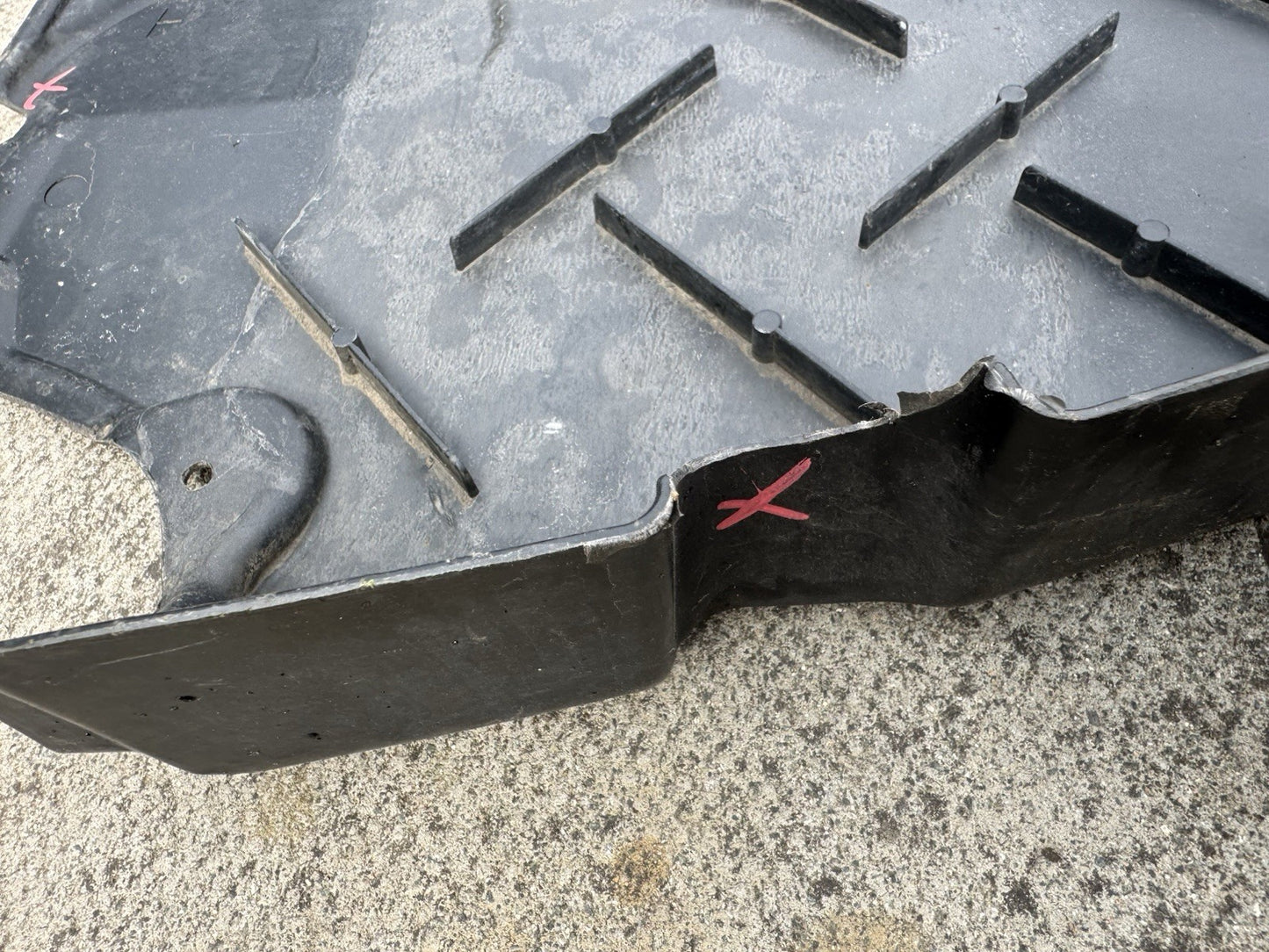 DAMAGED!! Mercedes c class w205 under tray a205 690 8900