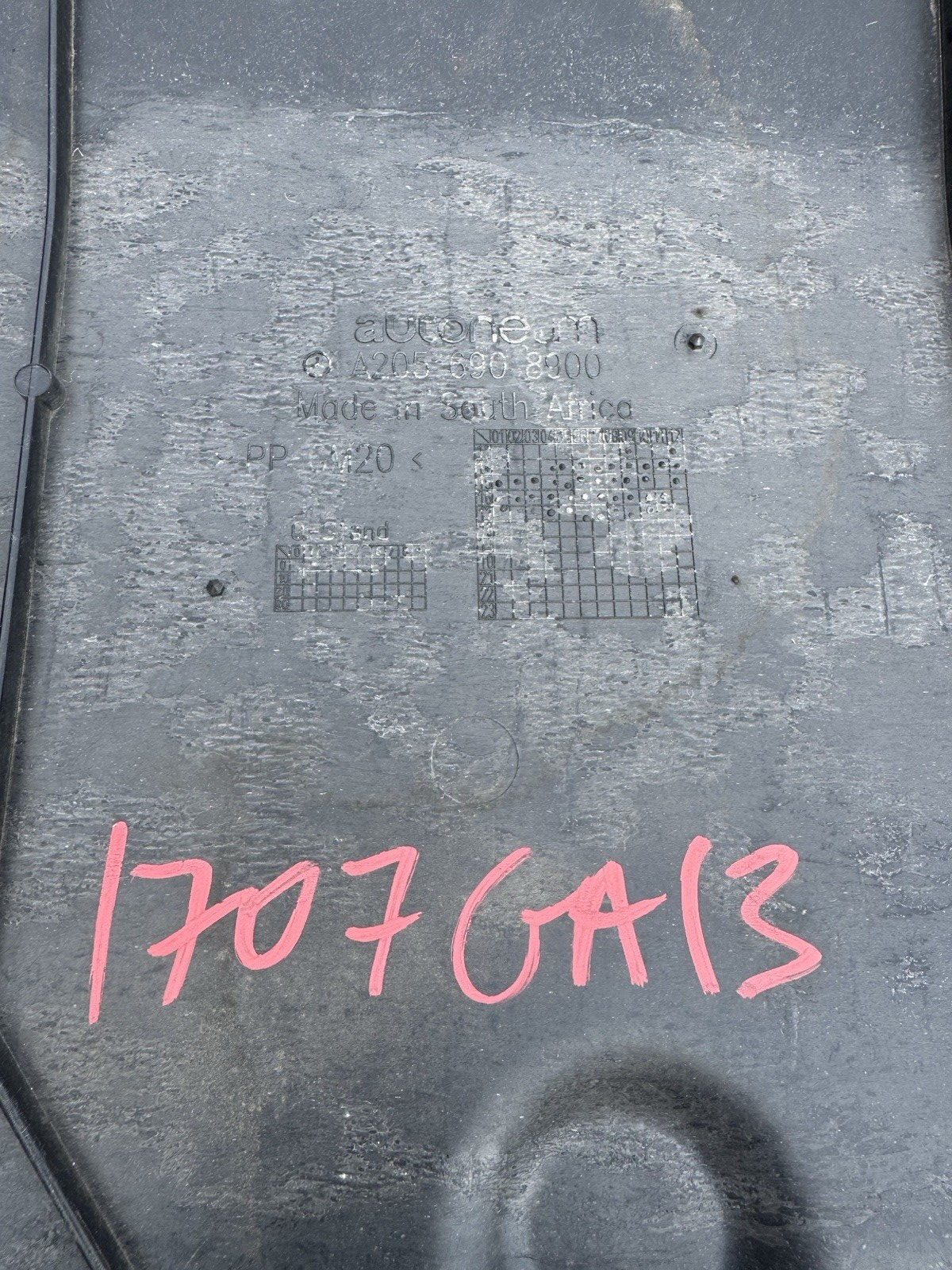 DAMAGED!! Mercedes c class w205 under tray a205 690 8900