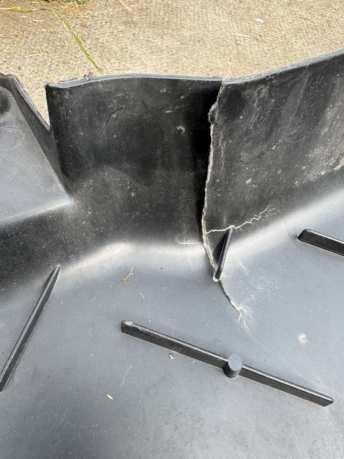 DAMAGED!! Mercedes c class w205 under tray a205 690 8900