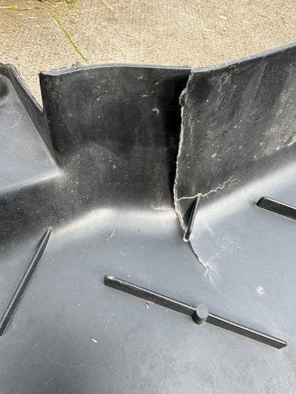 DAMAGED!! Mercedes c class w205 under tray a205 690 8900