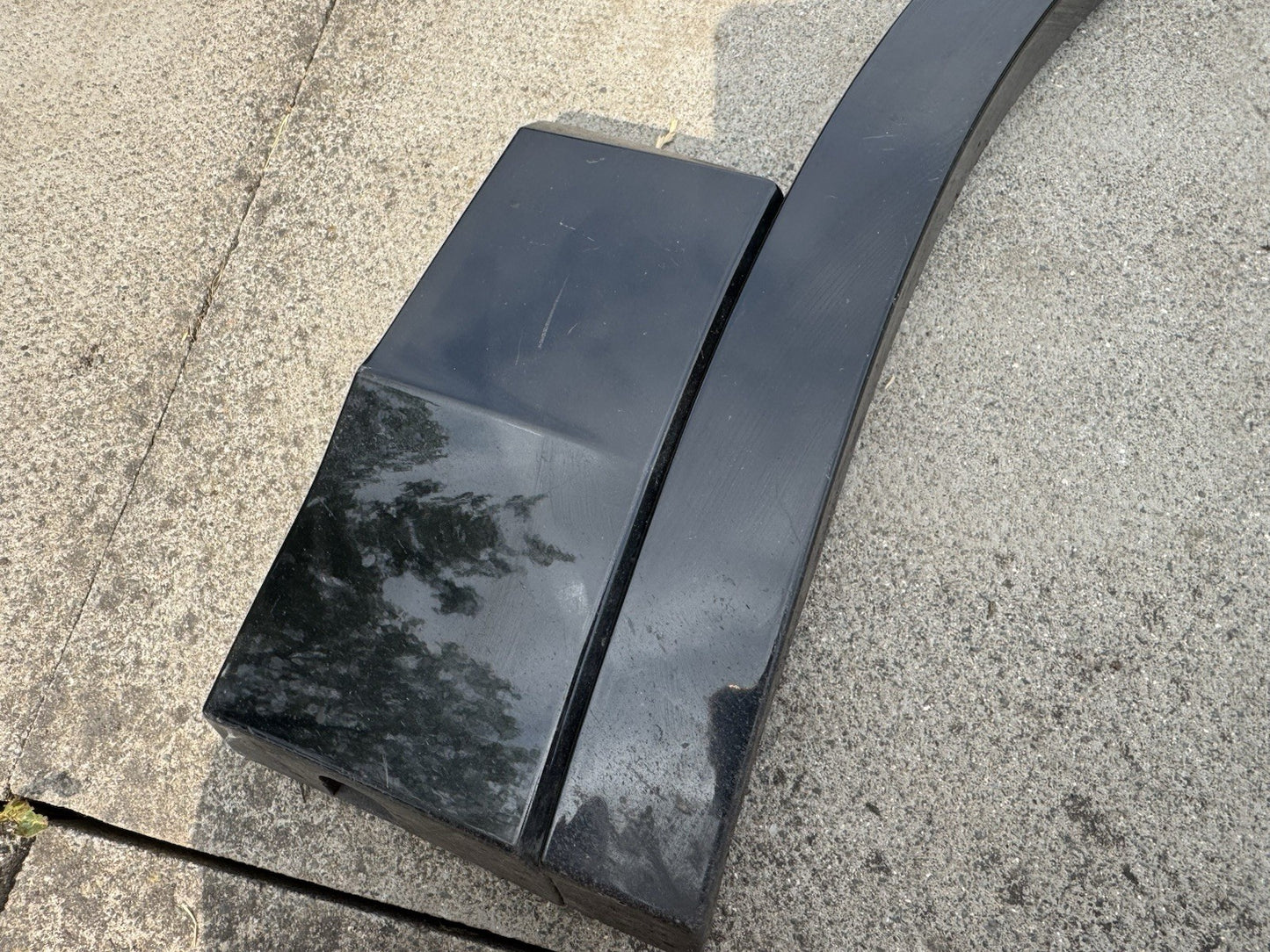 VOLKSWAGEN TOUAREG CR7 Front Right Fender Molding 760853718AGRU