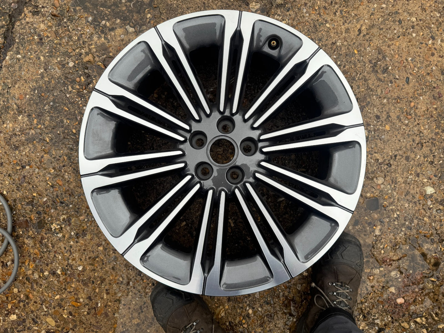 4x 2026 RANGE ROVER VELAR L560 20'' STYLE 1075 DIAMOND CUT ALLOY WHEELS