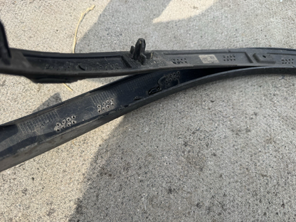 VOLKSWAGEN TOUAREG CR7 Front Right Fender Molding 760853718AGRU