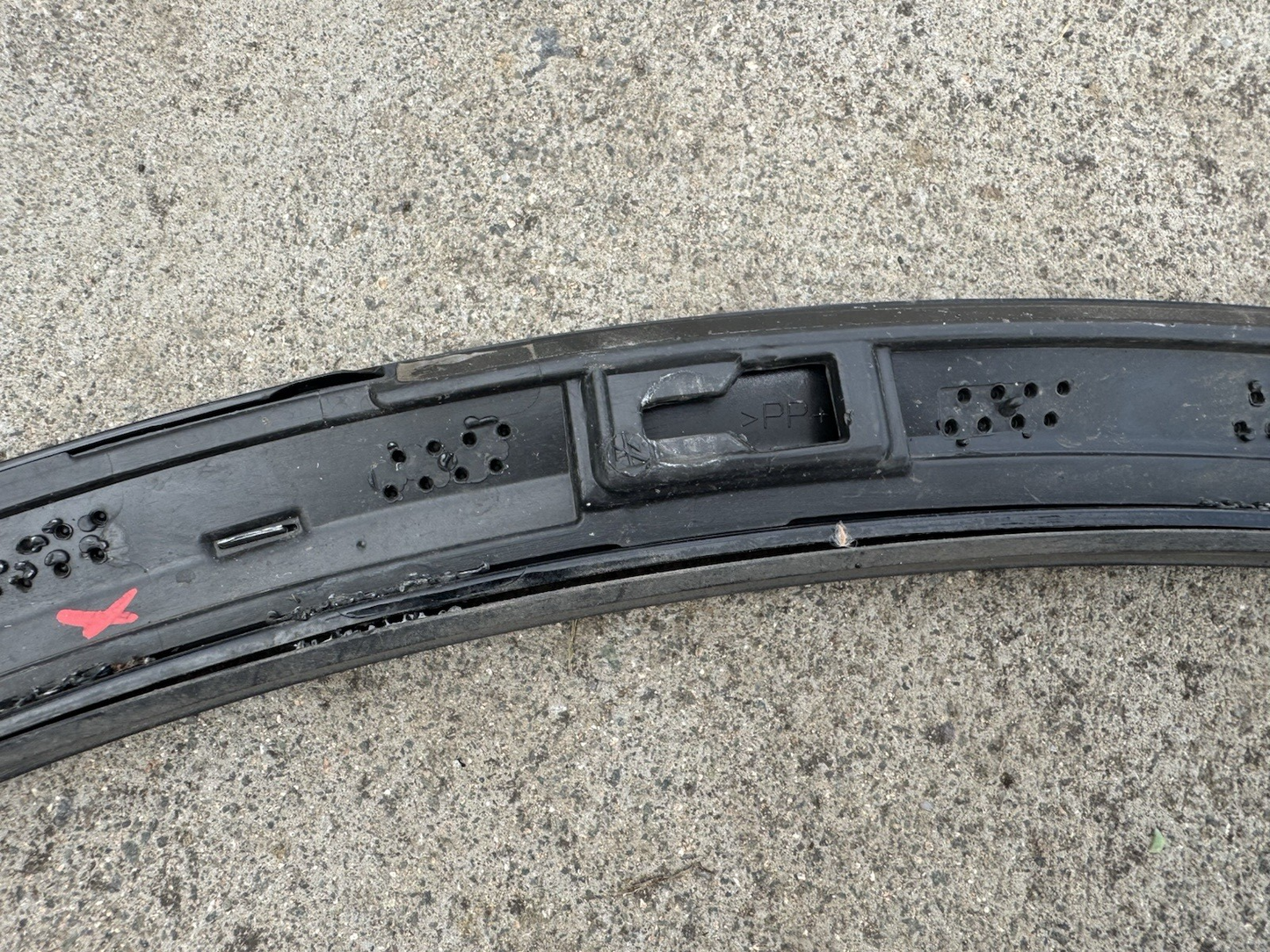 VOLKSWAGEN TOUAREG CR7 Front Right Fender Molding 760853718AGRU