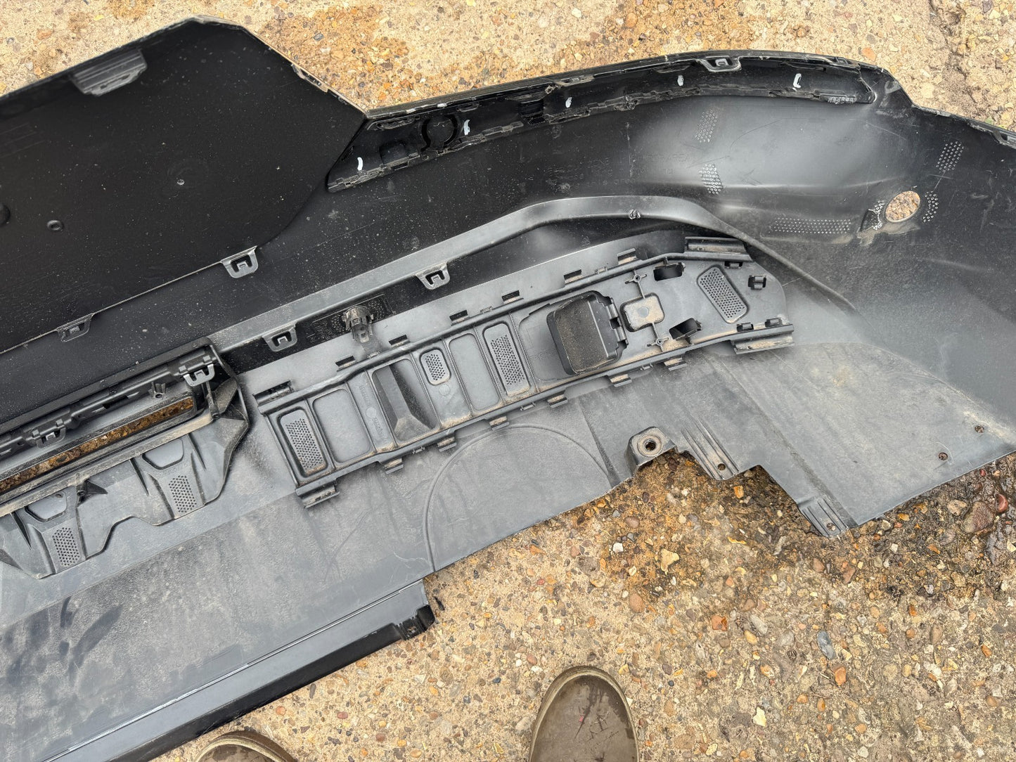 GRANDLAND X REAR BUMPER MOUNTING SLIDE BRACKET LEFT GENUINE 9849685080