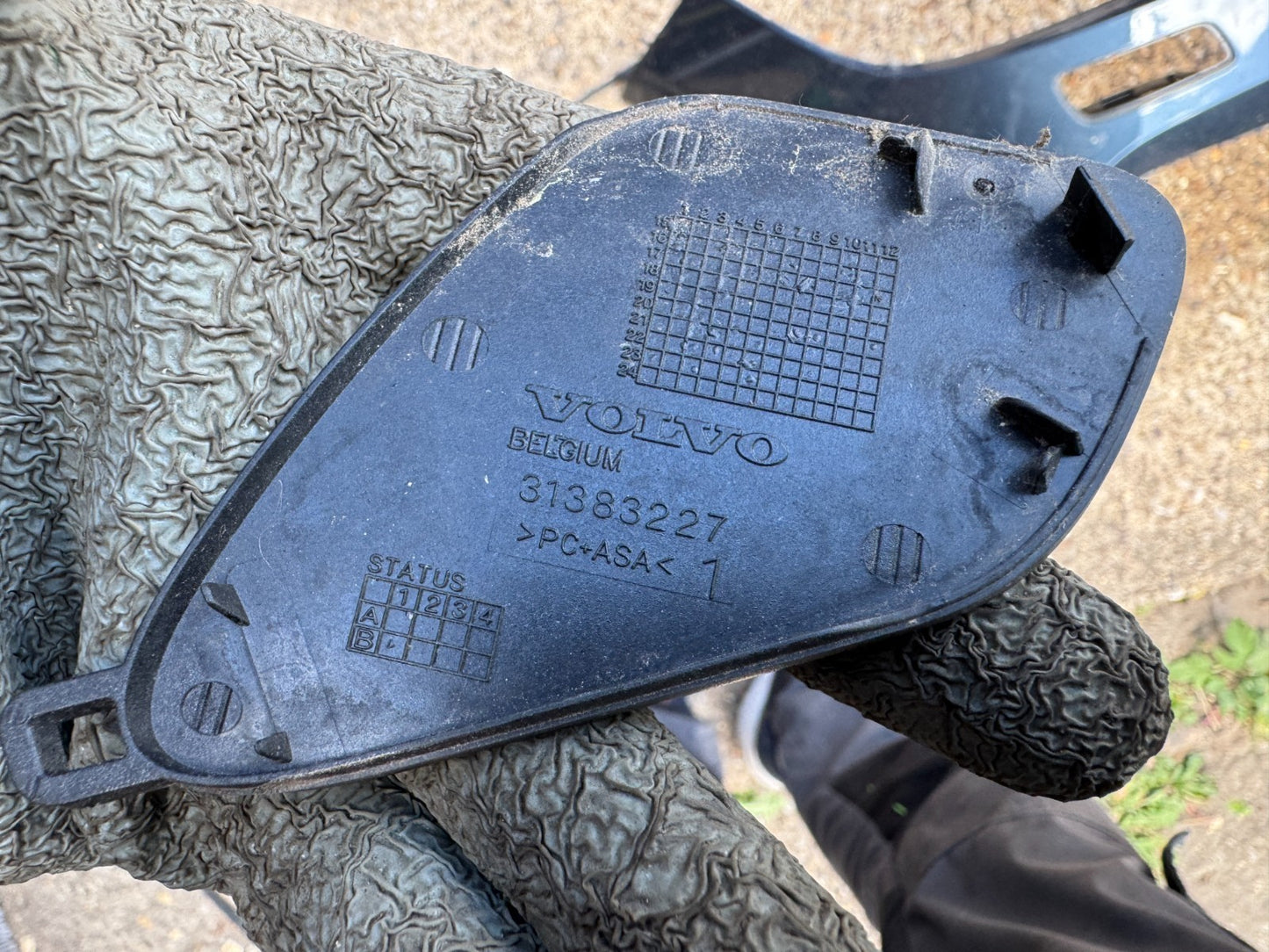 Volvo S90, V90 2023 Front tow hook cap cover 31383227