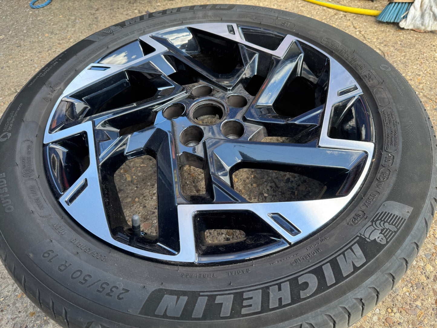 19" KIA SPORTAGE ALLOY WHEEL GENUINE MK5 7.5X19 ET51 52910-R2300