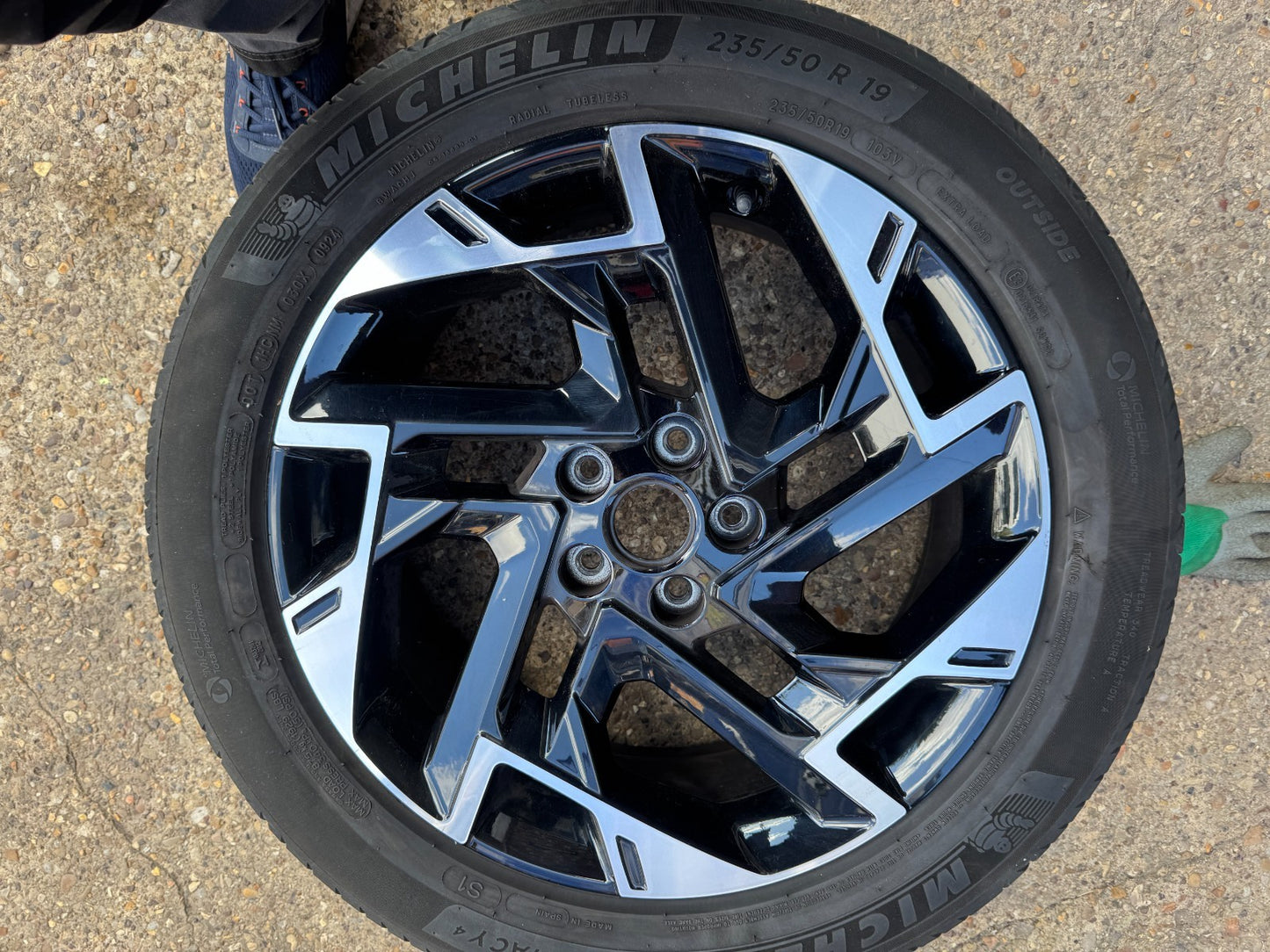 19" KIA SPORTAGE ALLOY WHEEL GENUINE MK5 7.5X19 ET51 52910-R2300