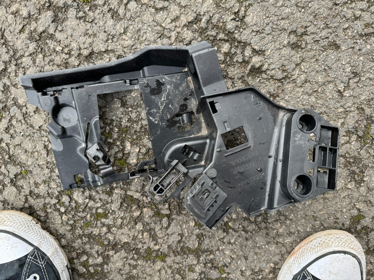 VOLVO V60 MK2 Rear Left Window Lift Carrier Bracket 32310898 GENUINE