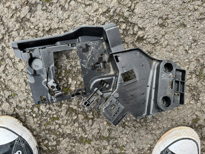 VOLVO V60 MK2 Rear Left Window Lift Carrier Bracket 32310898 GENUINE