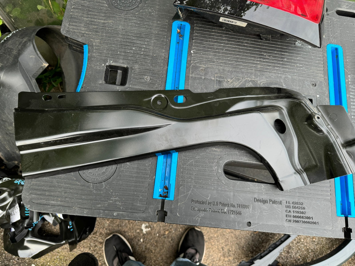 Volvo XC40 Quarter Panel Gutter (Right, Rear) 31675594 2019 - 2024 NEW GENUINE